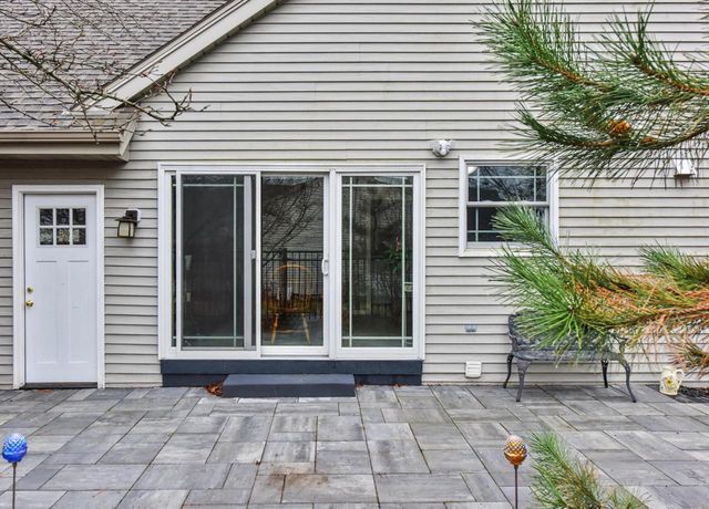 312 Manchester DRIVE, Waukesha, WI 53188