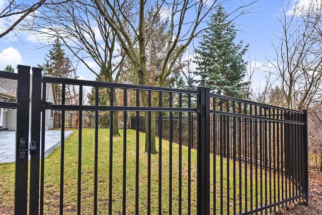 312 Manchester DRIVE, Waukesha, WI 53188