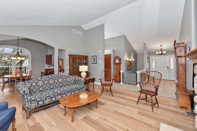 312 Manchester DRIVE, Waukesha, WI 53188