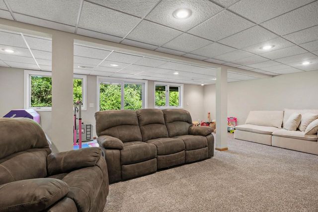 2919 Dolomite Springs Circle, Blue Mounds, WI 53517