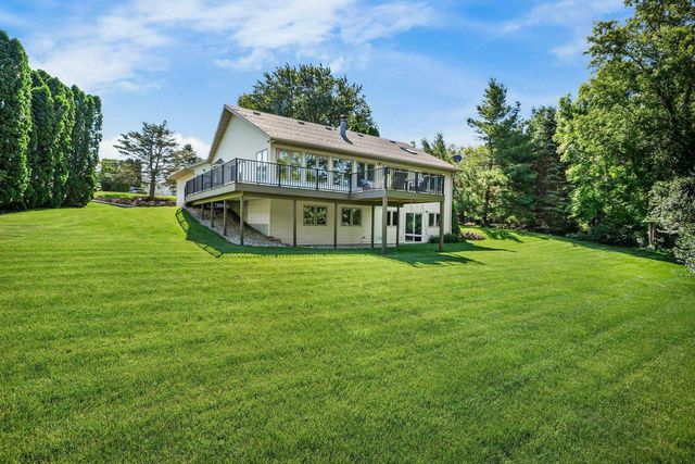2919 Dolomite Springs Circle, Blue Mounds, WI 53517