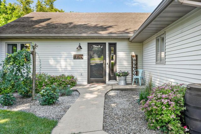 2919 Dolomite Springs Circle, Blue Mounds, WI 53517