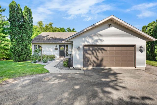 2919 Dolomite Springs Circle, Blue Mounds, WI 53517