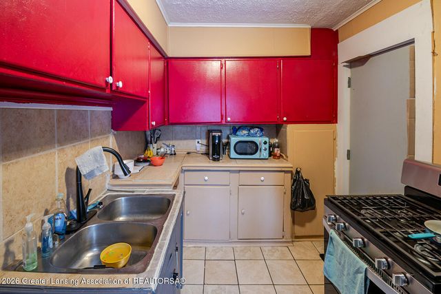 745 Chicago Avenue, Lansing, MI 48915