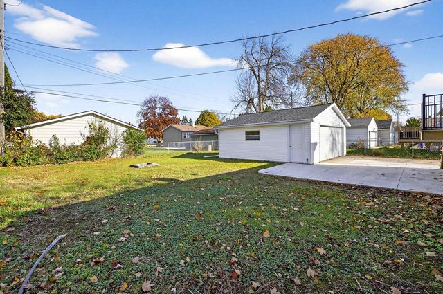 1200 W BELL AVENUE, Appleton, WI 54914