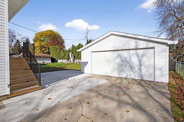 1200 W BELL AVENUE, Appleton, WI 54914