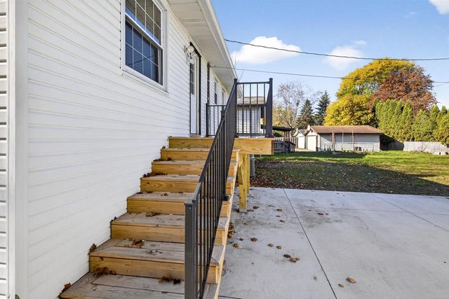 1200 W BELL AVENUE, Appleton, WI 54914