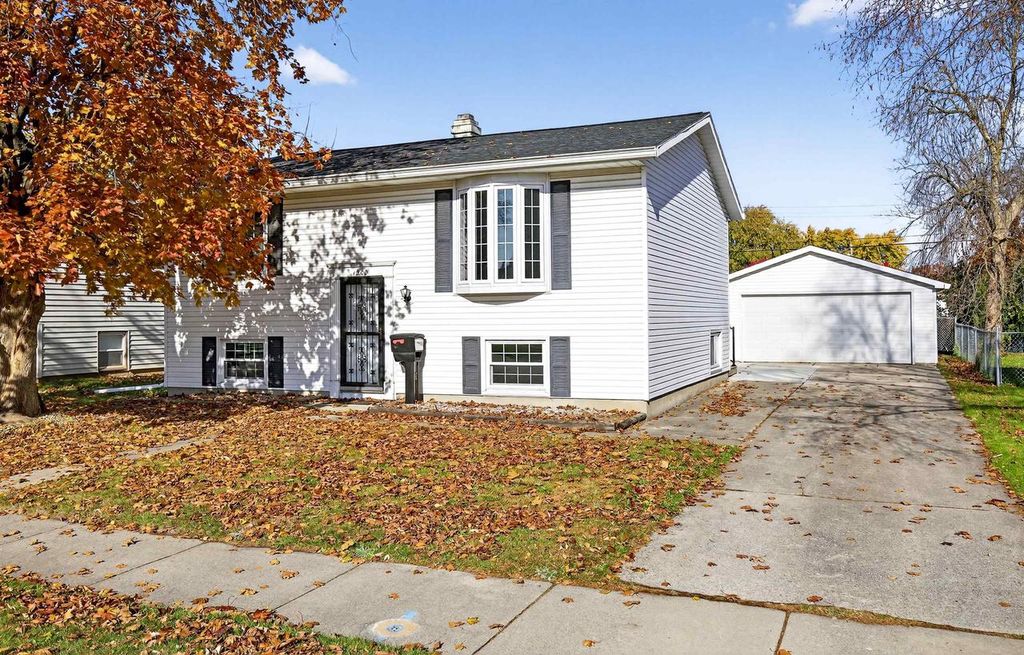1200 W BELL AVENUE, Appleton, WI 54914