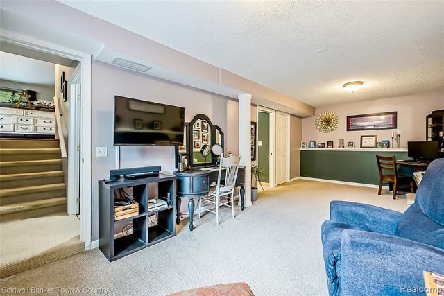 411 Springwell Lane, Howell, MI 48843