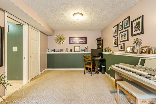 411 Springwell Lane, Howell, MI 48843