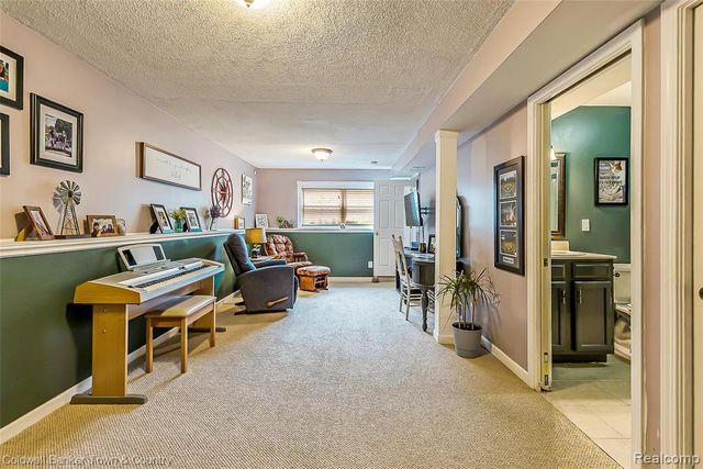 411 Springwell Lane, Howell, MI 48843