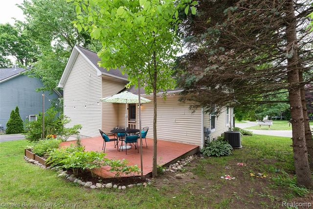 411 Springwell Lane, Howell, MI 48843