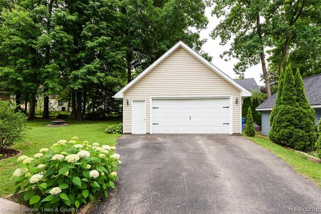 411 Springwell Lane, Howell, MI 48843