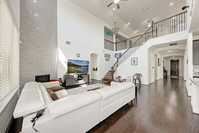 5304 Cipriano DR, Austin, TX 78738