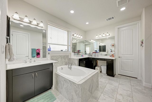 5304 Cipriano DR, Austin, TX 78738