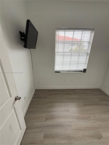 12202 SW 216th St, Miami, FL 33170