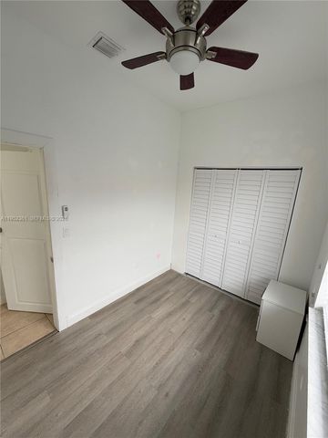 12202 SW 216th St, Miami, FL 33170