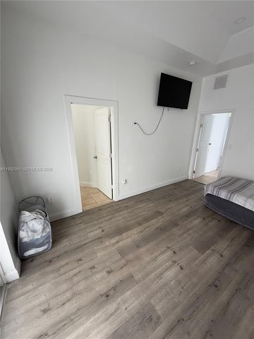 12202 SW 216th St, Miami, FL 33170