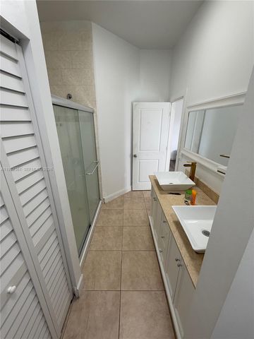 12202 SW 216th St, Miami, FL 33170