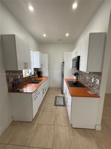 12202 SW 216th St, Miami, FL 33170