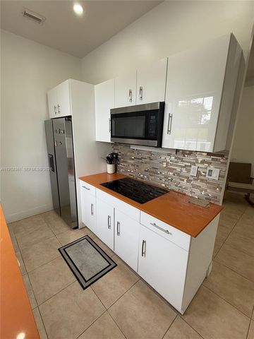 12202 SW 216th St, Miami, FL 33170