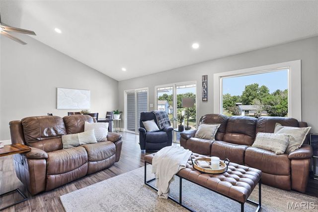 1366 Biscay Drive, Edwardsville, IL 62025