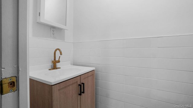 414 E 182nd Street, Bronx, NY 10457