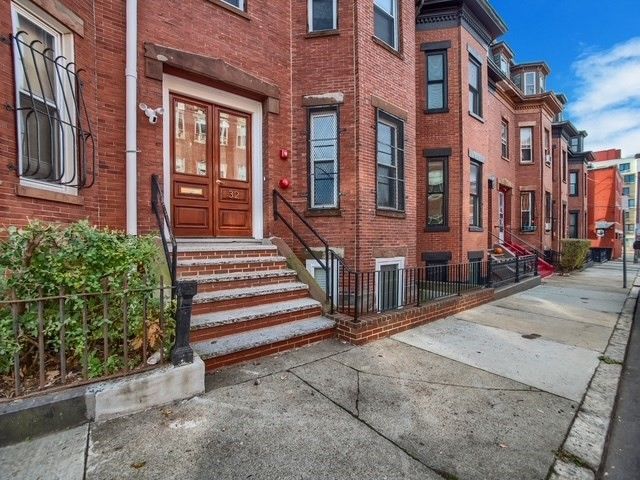 32 Williams St 1, Boston, MA 02446