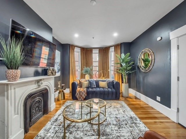 32 Williams St 1, Boston, MA 02446