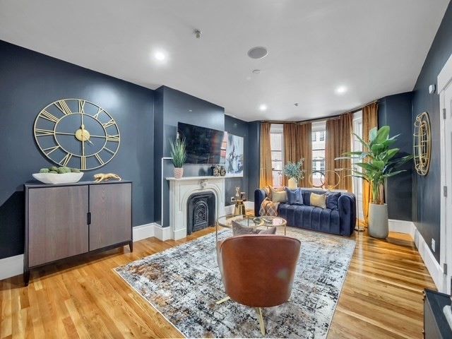 32 Williams St 1, Boston, MA 02446