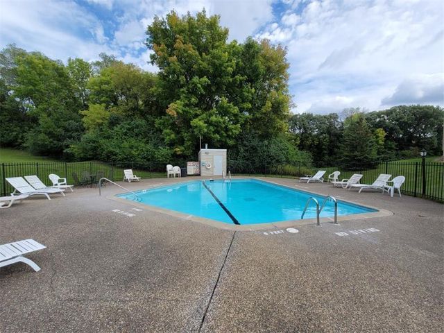 1903 Silver Bell Road 219, Eagan, MN 55122