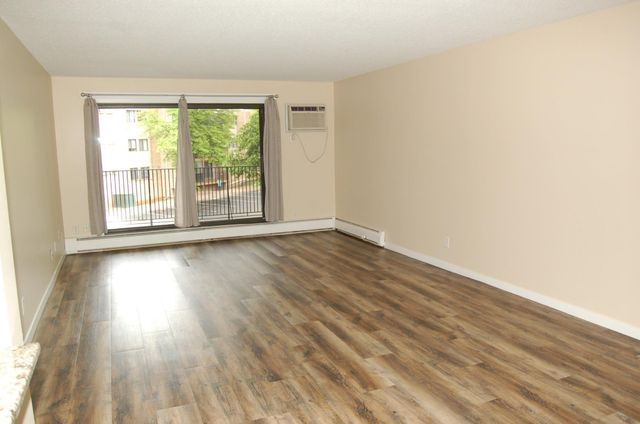 1903 Silver Bell Road 219, Eagan, MN 55122