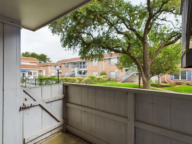 2350 Bering Drive 127, Houston, TX 77057