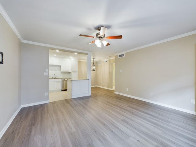 2350 Bering Drive 127, Houston, TX 77057