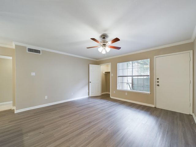 2350 Bering Drive 127, Houston, TX 77057