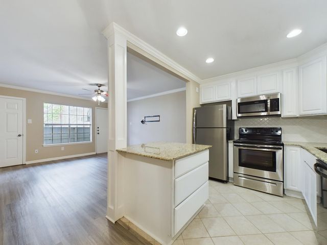 2350 Bering Drive 127, Houston, TX 77057