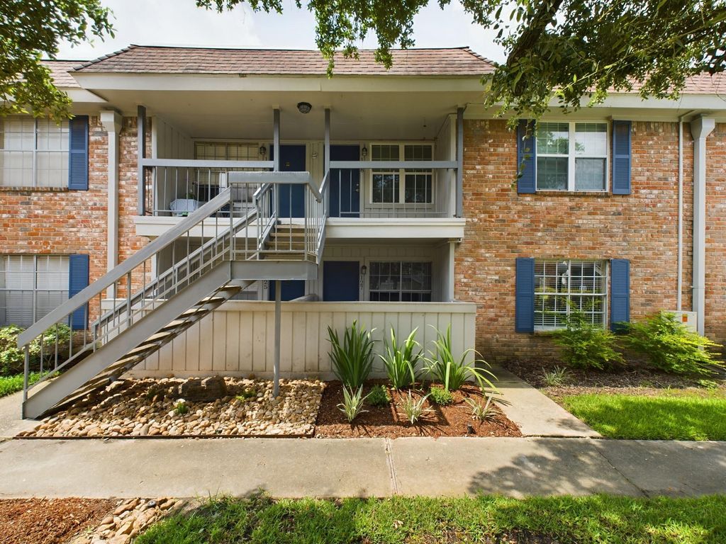 2350 Bering Drive 127, Houston, TX 77057
