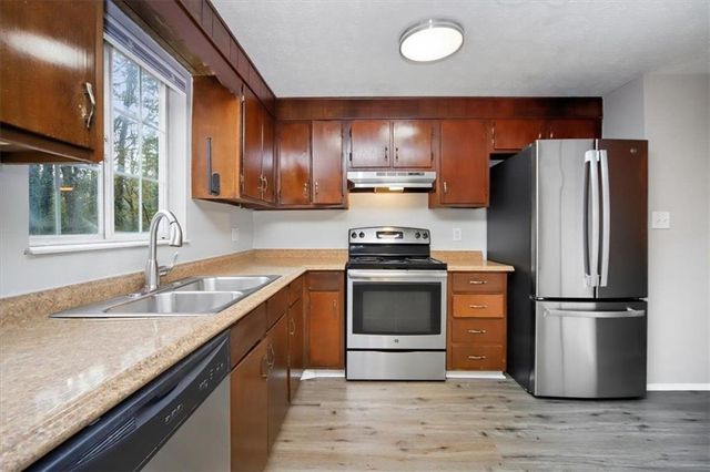 3394 DEARWOOD SW Drive, Lilburn, GA 30047