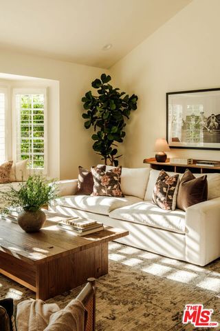 5744 Hempstead Drive, Agoura Hills, CA 91301