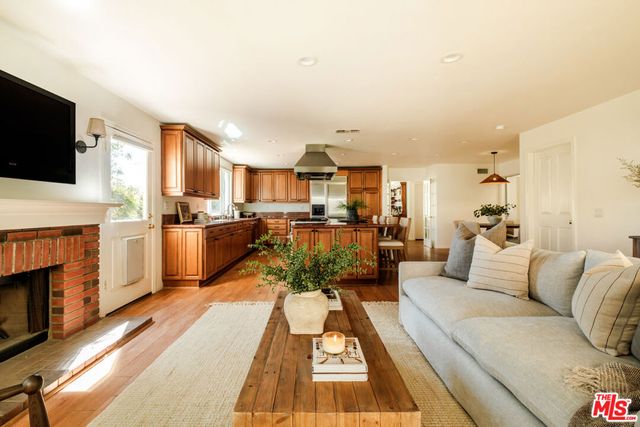 5744 Hempstead Drive, Agoura Hills, CA 91301
