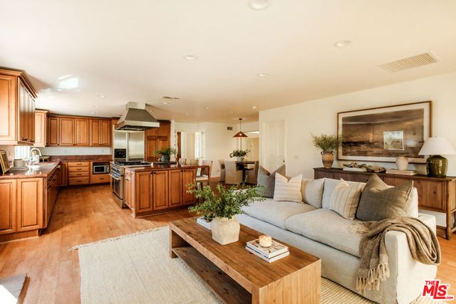 5744 Hempstead Drive, Agoura Hills, CA 91301