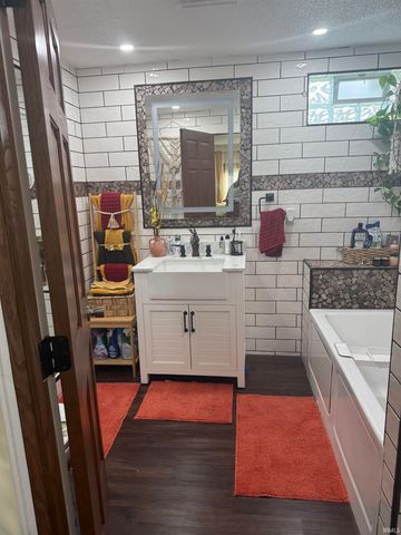 218 West Miami Avenue, Logansport, IN 46947