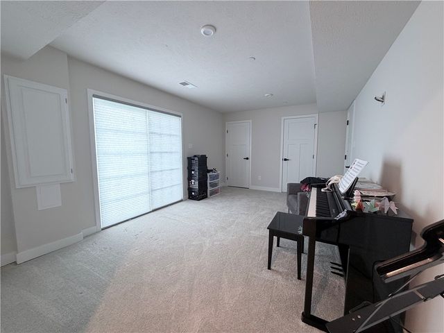120 Crown St, Mckees Rocks, PA 15136