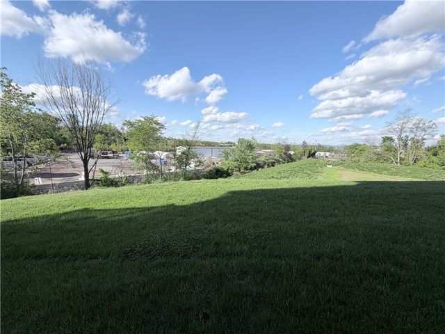 120 Crown St, Mckees Rocks, PA 15136