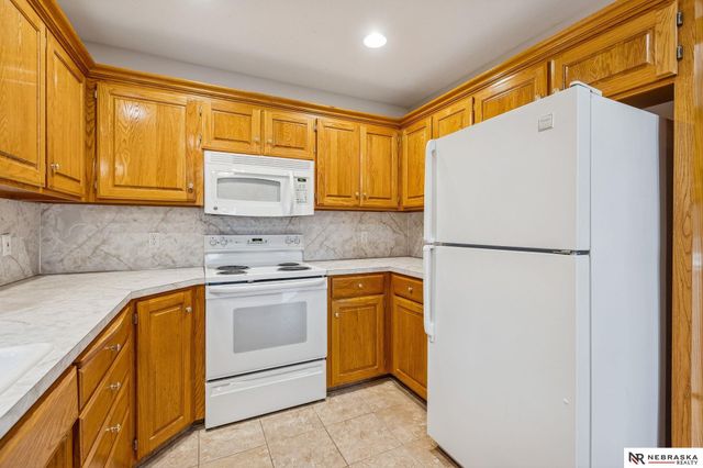 3902 N 157th Street, Omaha, NE 68116