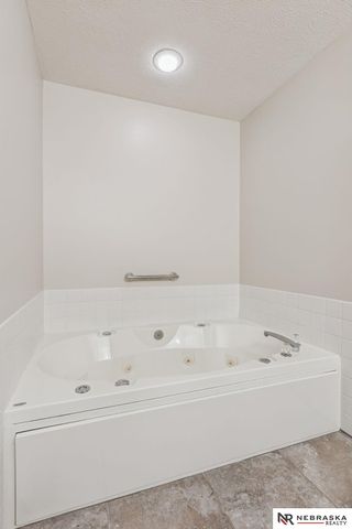 3902 N 157th Street, Omaha, NE 68116