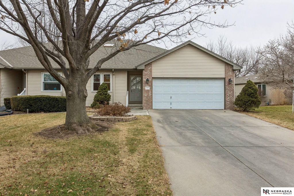 3902 N 157th Street, Omaha, NE 68116