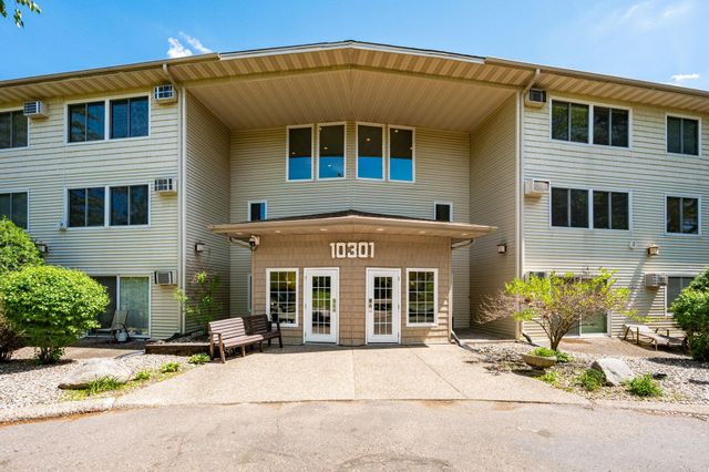 10301 Cedar Lake Road 201, Hopkins, MN 55305