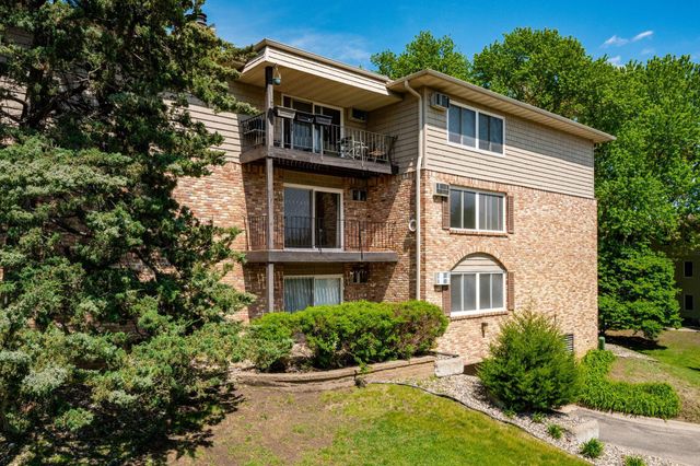 10301 Cedar Lake Road 201, Hopkins, MN 55305