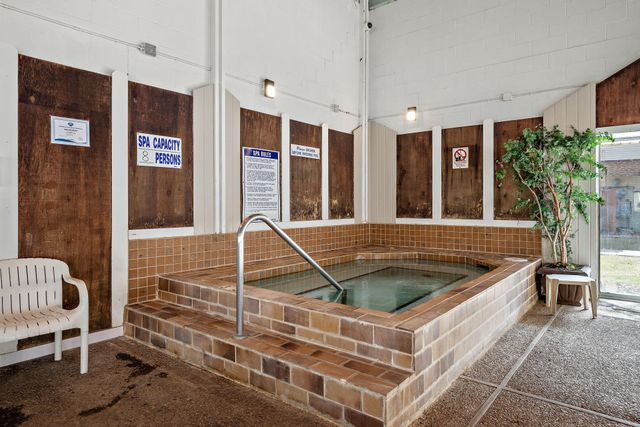 10301 Cedar Lake Road 201, Hopkins, MN 55305